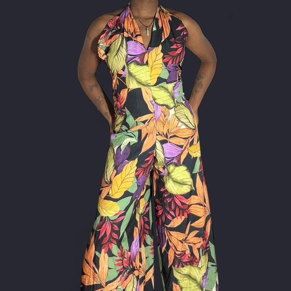 Tropical floral maxi jumpsuitwith halter top. - Picture 4 of 4